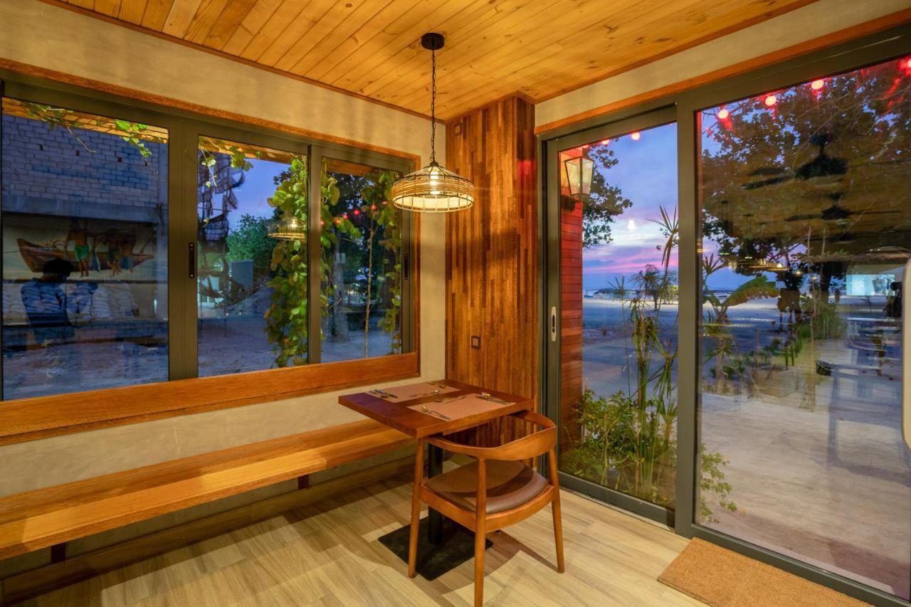 Ayala Oceanview Maldives Hotel Gulhi Exterior photo