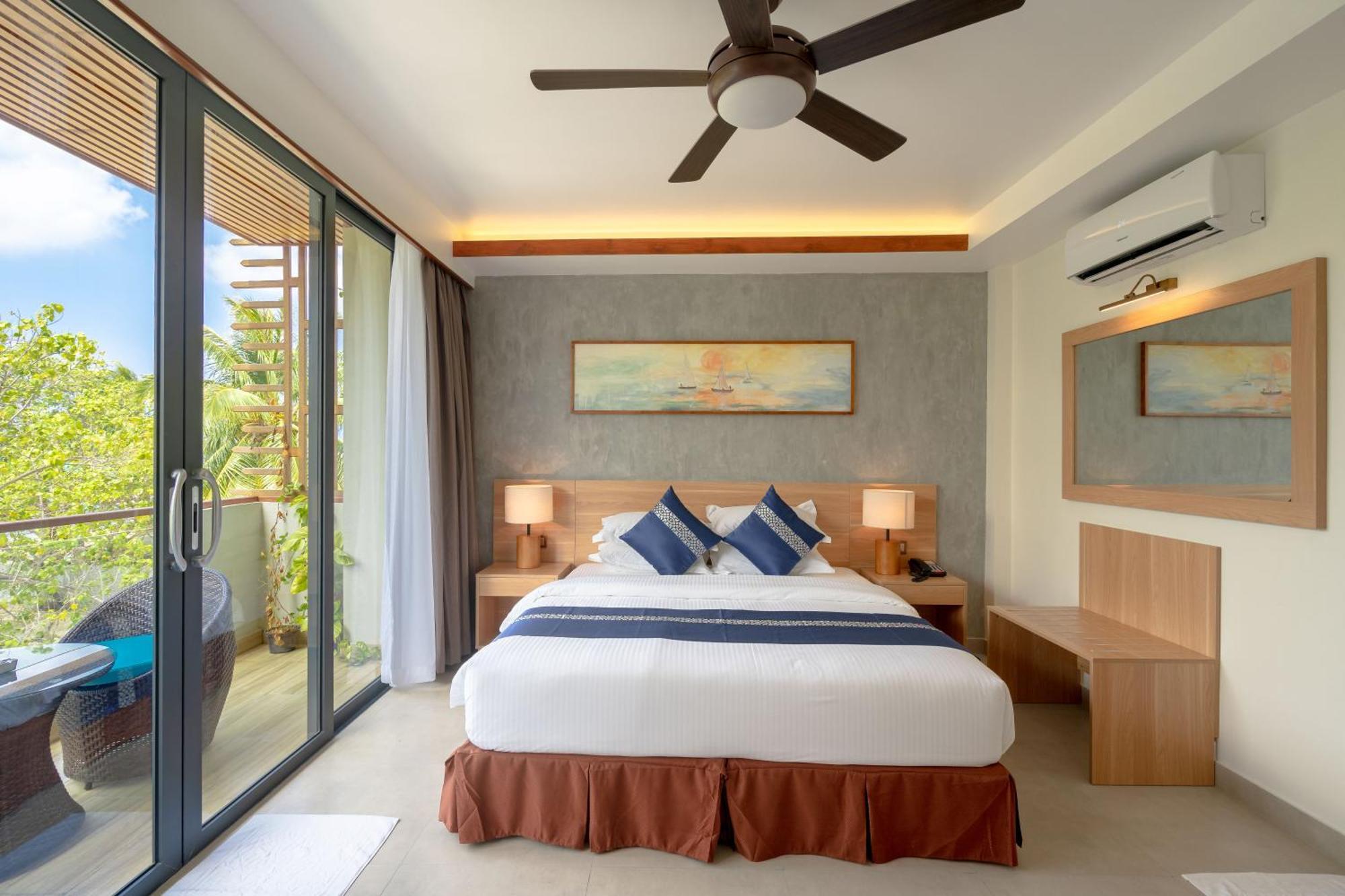 Ayala Oceanview Maldives Hotel Gulhi Exterior photo
